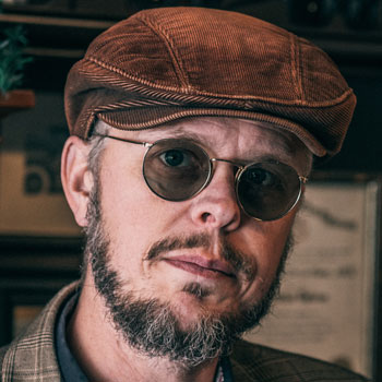 white-man,-brown-hat,-glasses-and-beard